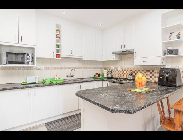 2 BEDROOM TOWNHOUSE RENTED IN SONSTRAAL HEIGHTS